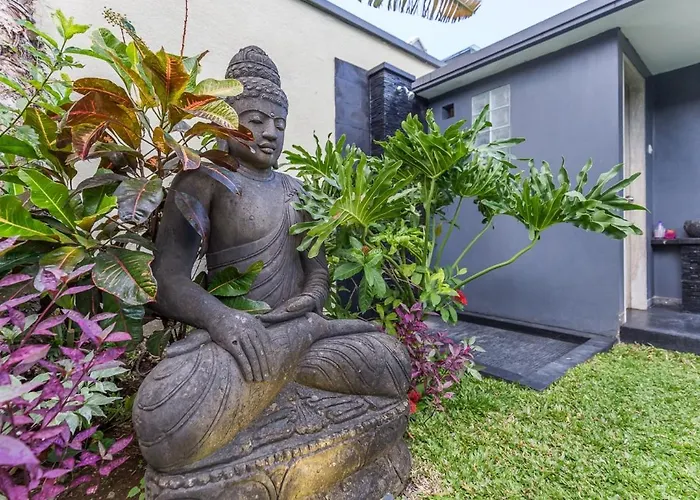 Nuri Merah 2 Seminyak